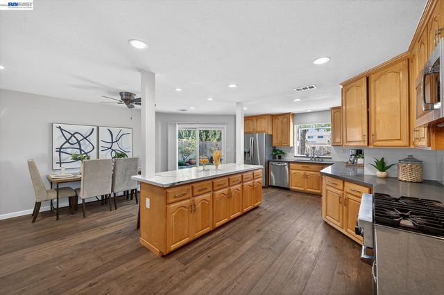 843 Jensen St, Livermore, CA 94550