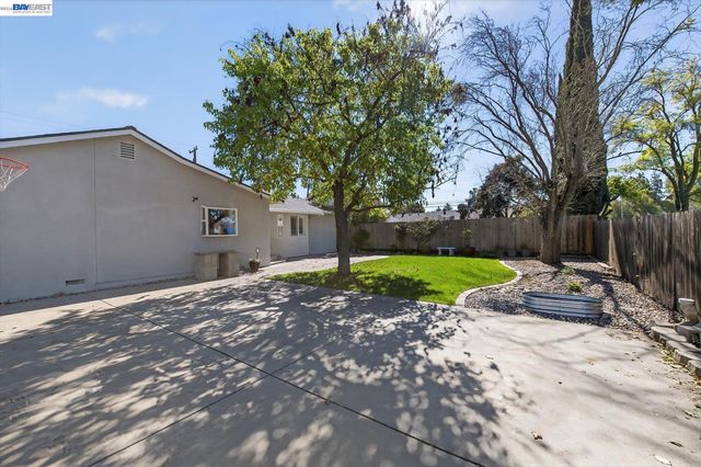 843 Jensen St, Livermore, CA 94550