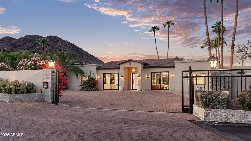 4828 E CLEARWATER Parkway, Paradise Valley, AZ 85253 — photo 2