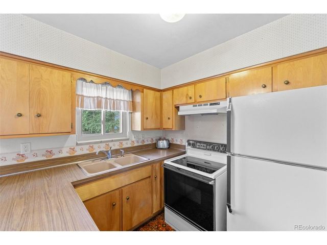 108 Ithaca St, Colorado Springs, CO 80911