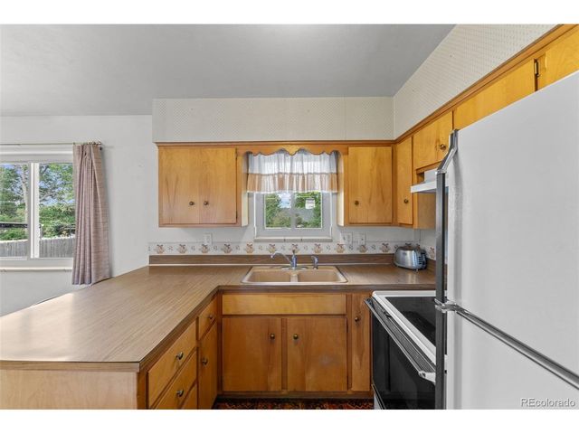 108 Ithaca St, Colorado Springs, CO 80911