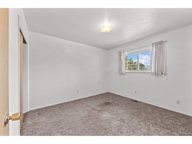 108 Ithaca St, Colorado Springs, CO 80911