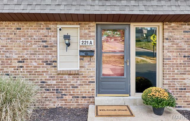 221 Braeshire Drive A, Ballwin, MO 63021