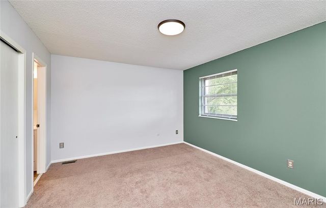 221 Braeshire Drive A, Ballwin, MO 63021