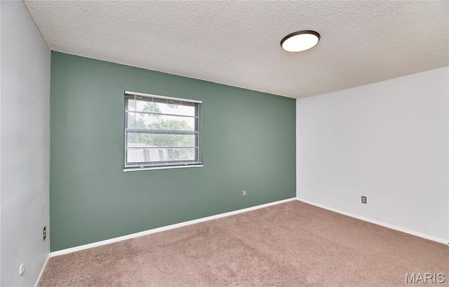 221 Braeshire Drive A, Ballwin, MO 63021