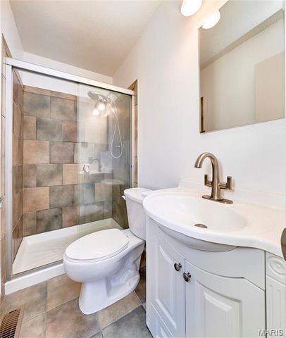 221 Braeshire Drive A, Ballwin, MO 63021