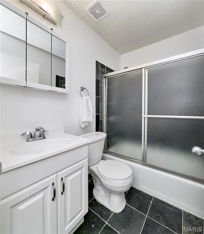 221 Braeshire Drive A, Ballwin, MO 63021