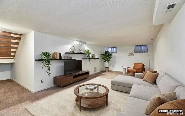 221 Braeshire Drive A, Ballwin, MO 63021