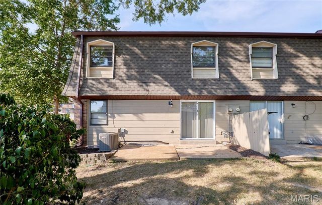 221 Braeshire Drive A, Ballwin, MO 63021