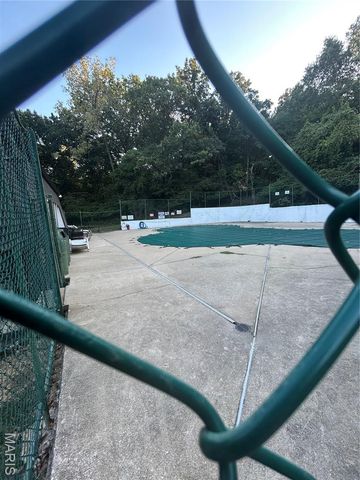 221 Braeshire Drive A, Ballwin, MO 63021