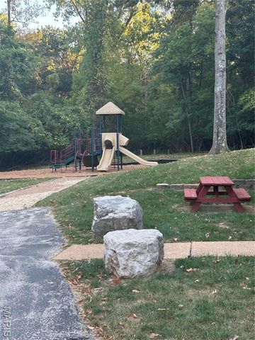 221 Braeshire Drive A, Ballwin, MO 63021