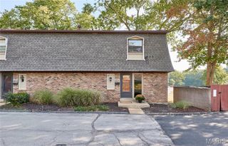 221 Braeshire Drive A, Ballwin, MO 63021