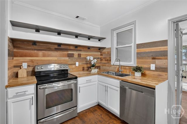 1710 E 41st Street, Savannah, GA 31404