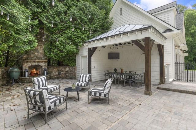 5290 London Drive, Atlanta, GA 30327
