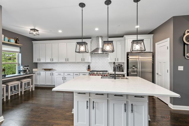 636 Parkside Court, Libertyville, IL 60048