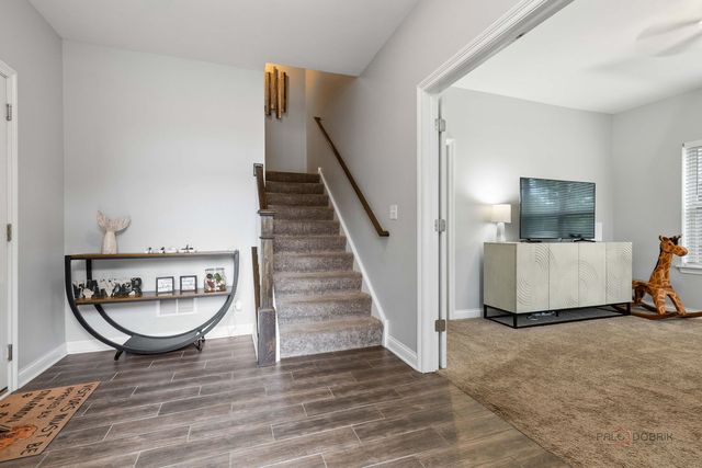 636 Parkside Court, Libertyville, IL 60048