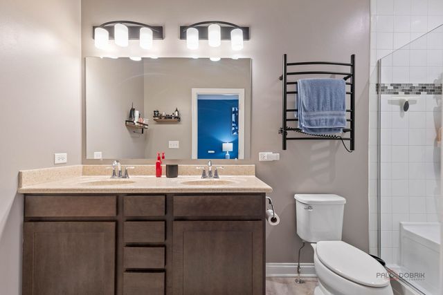 636 Parkside Court, Libertyville, IL 60048