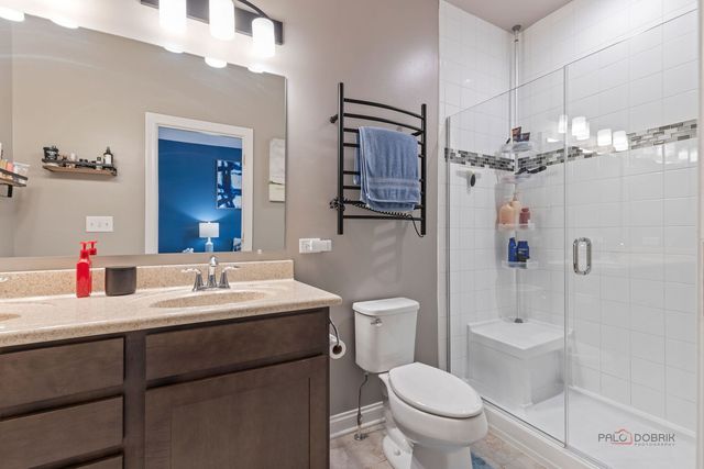 636 Parkside Court, Libertyville, IL 60048