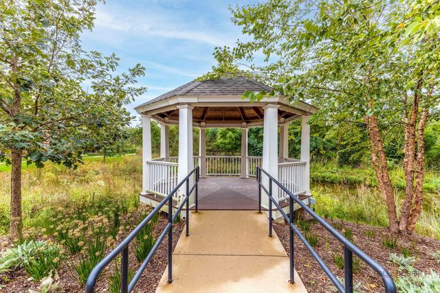 636 Parkside Court, Libertyville, IL 60048