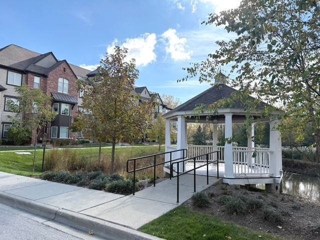 636 Parkside Court, Libertyville, IL 60048