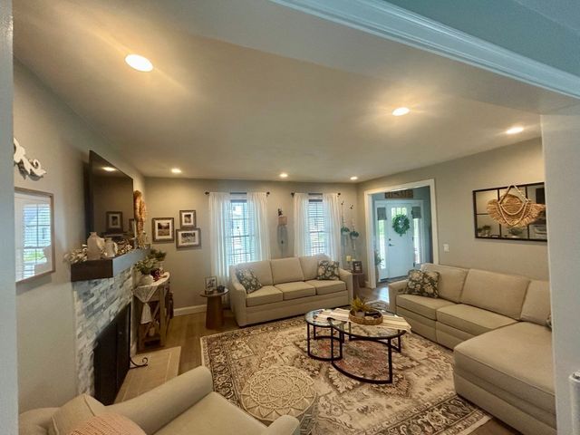 29 Bennett Street, Hudson, MA 01749