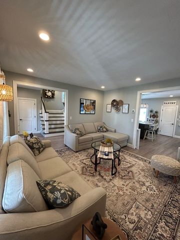 29 Bennett Street, Hudson, MA 01749
