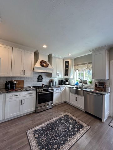 29 Bennett Street, Hudson, MA 01749