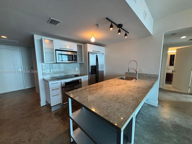 185 SW 7th St 4004, Miami, FL 33130