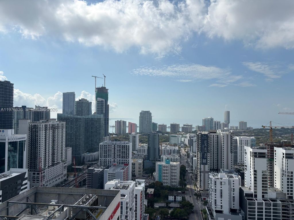 185 SW 7th St 4004, Miami, FL 33130