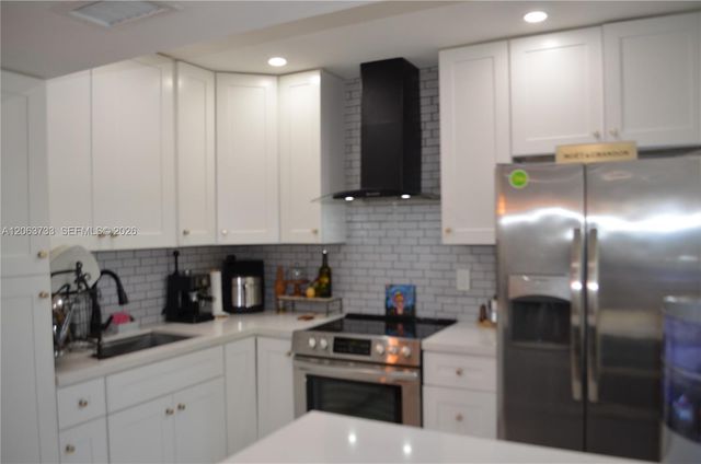 11554 NW 10th St 11554, Pembroke Pines, FL 33026