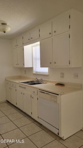 1405 CESSNA Drive A, El Paso, TX 79925