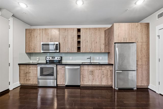 2401 Crawford Street B209, Houston, TX 77004