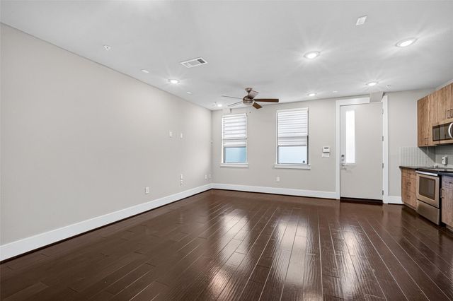 2401 Crawford Street B209, Houston, TX 77004