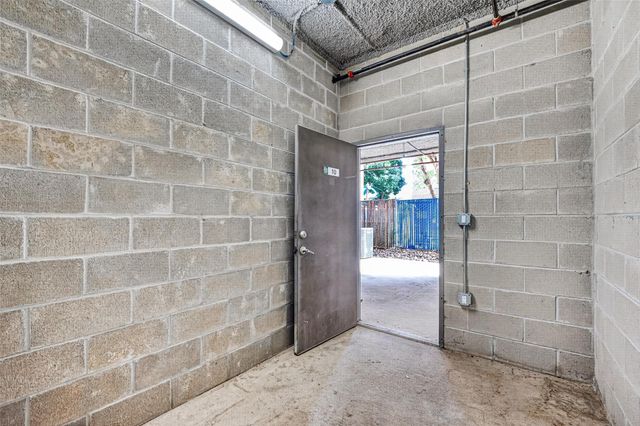 2401 Crawford Street B209, Houston, TX 77004