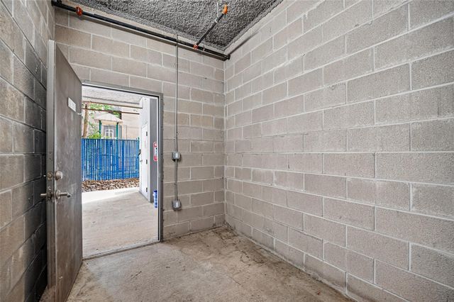 2401 Crawford Street B209, Houston, TX 77004