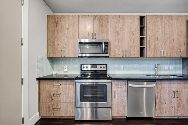 2401 Crawford Street B209, Houston, TX 77004