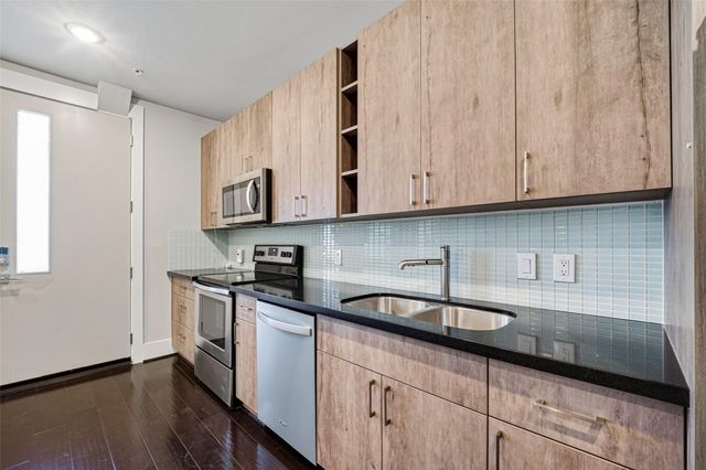 2401 Crawford Street B209, Houston, TX 77004