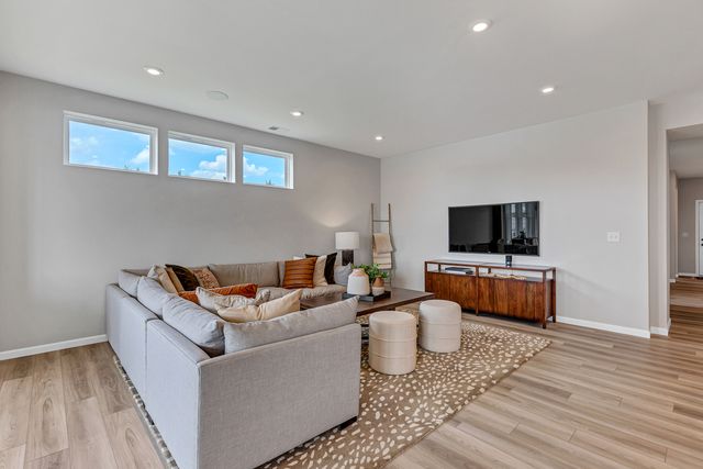 2767 Spring Circle North, Lindenhurst, IL 60046
