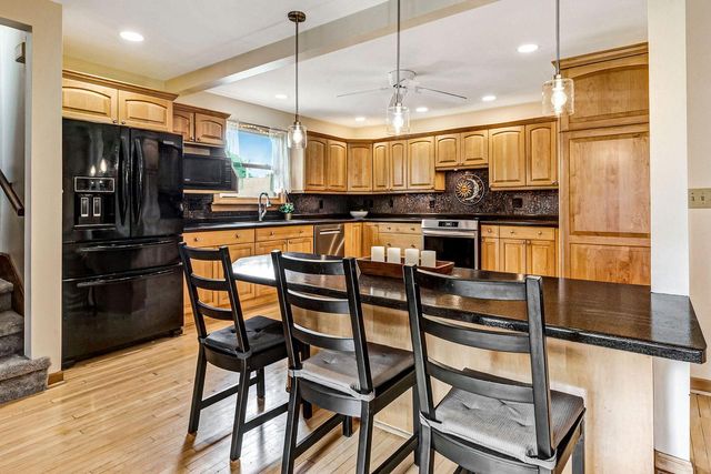 2221 S 79th STREET, West Allis, WI 53219