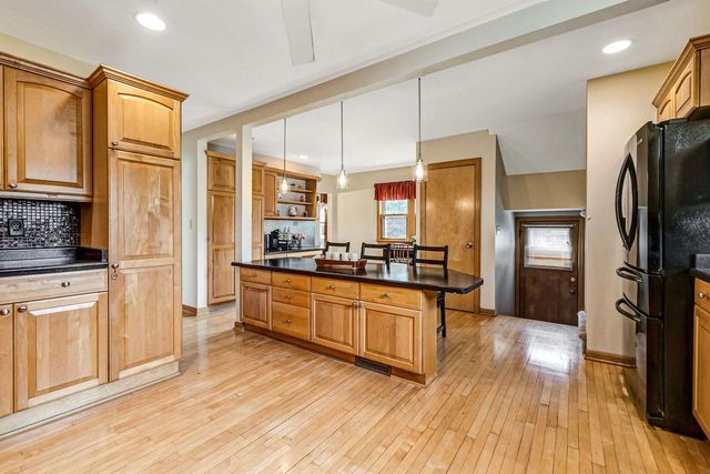 2221 S 79th STREET, West Allis, WI 53219
