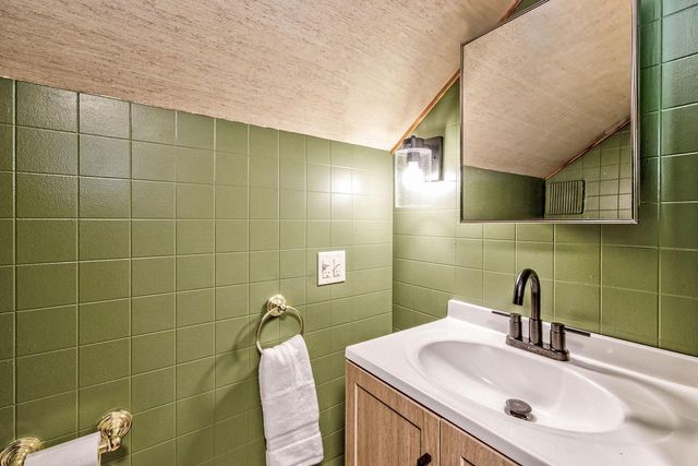 2221 S 79th STREET, West Allis, WI 53219
