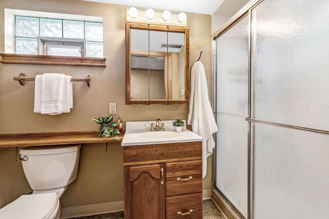 2221 S 79th STREET, West Allis, WI 53219
