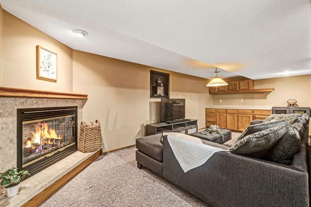 2221 S 79th STREET, West Allis, WI 53219