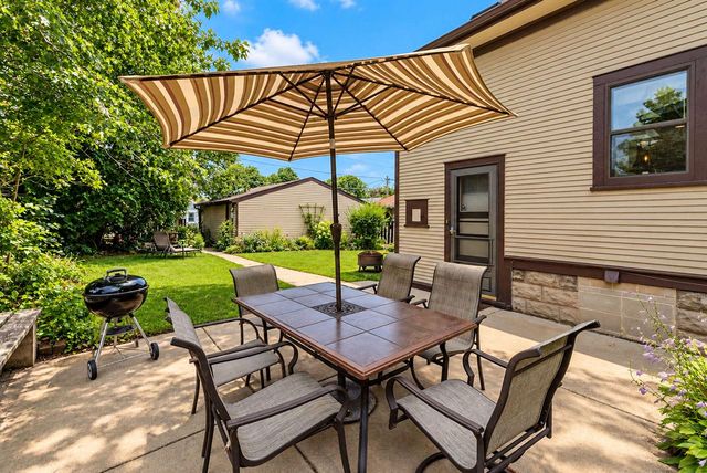 2221 S 79th STREET, West Allis, WI 53219