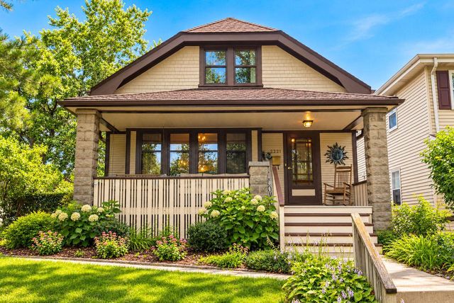 2221 S 79th STREET, West Allis, WI 53219