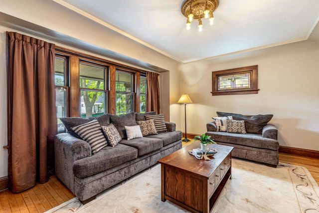 2221 S 79th STREET, West Allis, WI 53219