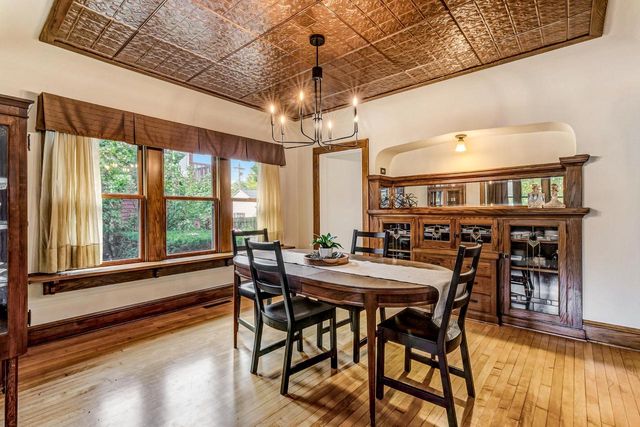 2221 S 79th STREET, West Allis, WI 53219