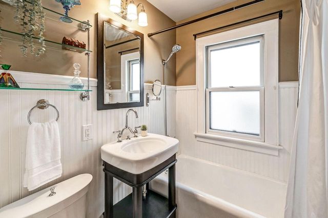 2221 S 79th STREET, West Allis, WI 53219