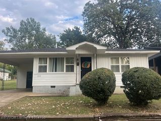 214 N 18Th Street, Van Buren, AR 72956