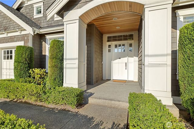 2424 108th Avenue NE, Bellevue, WA 98004